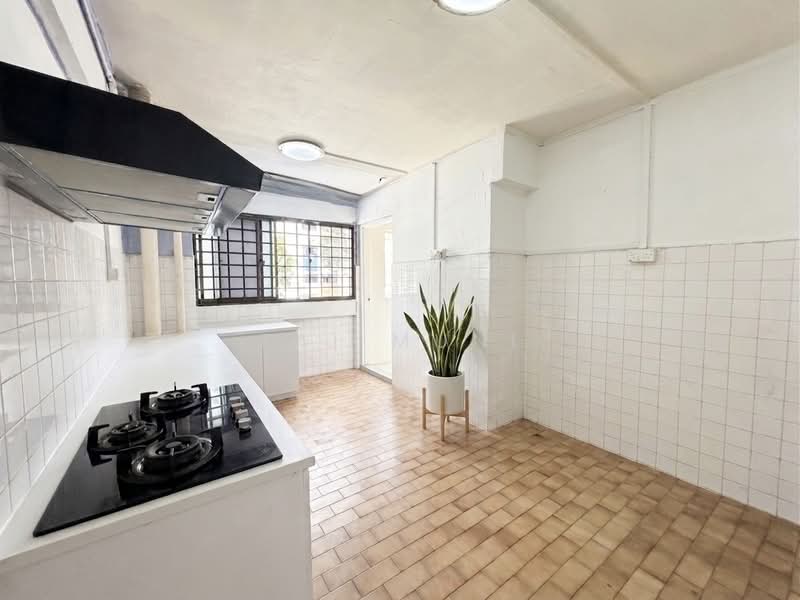 302 Bukit Batok Street 31, 302 Bukit Batok Street 31, 2 Bedrooms, 700 sqft, HDB Flat For Sale, by Fai Muni, 500239084 - Kitchen - PropertyGuru.com.sg