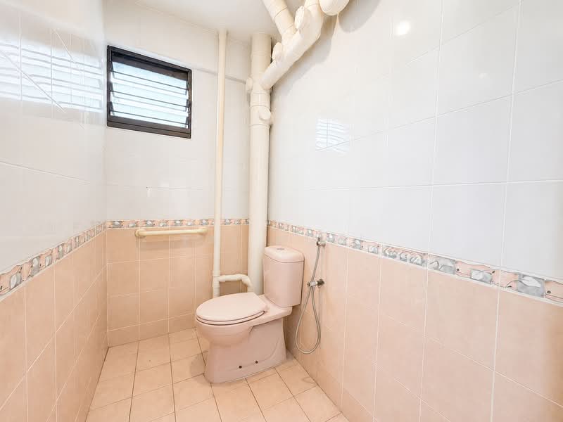 302 Bukit Batok Street 31, 302 Bukit Batok Street 31, 2 Bedrooms, 700 sqft, HDB Flat For Sale, by Fai Muni, 500239084 - Bathroom - PropertyGuru.com.sg