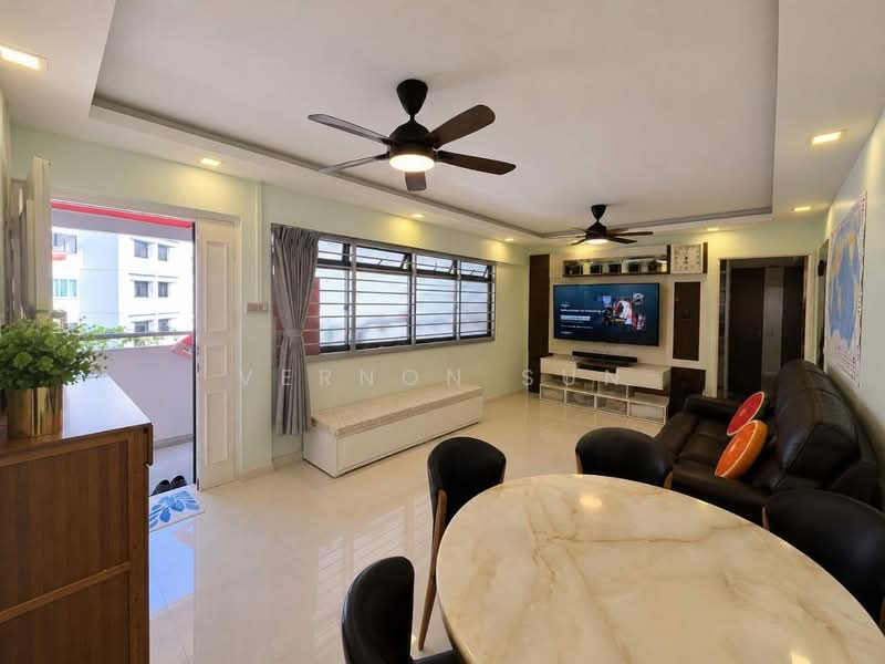 323B Sengkang East Way, 323B Sengkang East Way, 3 Bedrooms, 968 sqft, HDB Flat For Sale, by Vernon Sun, 500239101 - Living Room - PropertyGuru.com.sg