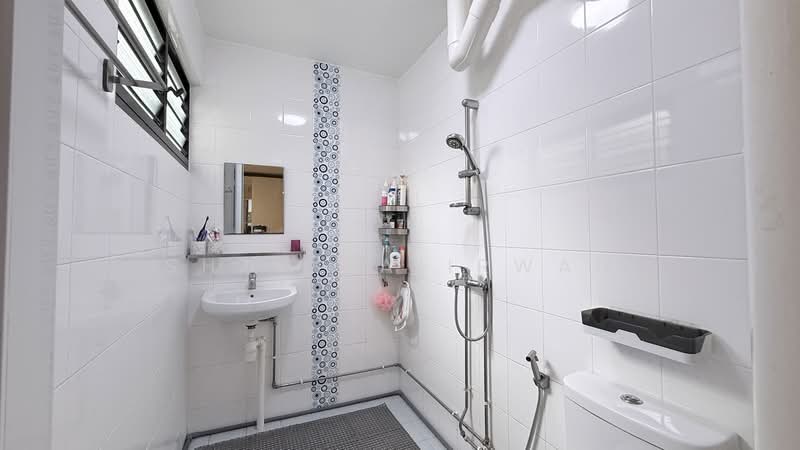 330 Ubi Avenue 1, 330 Ubi Avenue 1, 3 Bedrooms, 1,313 sqft, HDB Flat For Rent, by SHAHILA IRWAN, 500239106 - Master Bathroom - PropertyGuru.com.sg