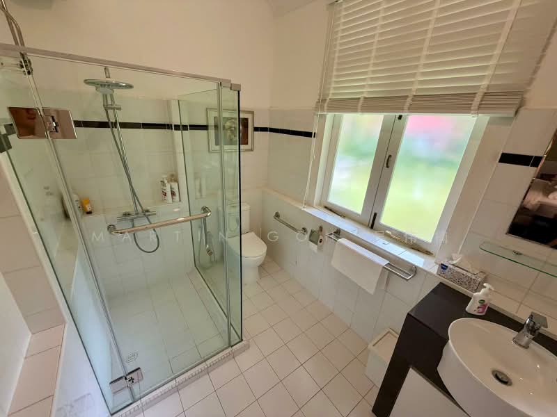 White House Park Estate Bungalow Exclusive w POOL • GARDEN, Goodwood Hill | White House Park Estate, 4 Bedrooms, 4,000 sqft, Bungalow House For Rent, by Martin Goh 吴伟楠, 500239114 - Bathroom - PropertyGuru.com.sg