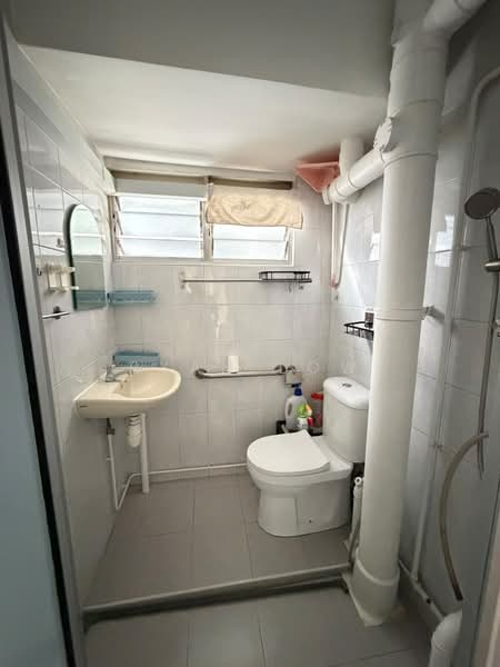 26 Teck Whye Lane, 26 Teck Whye Lane, 2 Bedrooms, 860 sqft, HDB Flat For Rent, by Ryan Low, 500239127 - Bathroom - PropertyGuru.com.sg