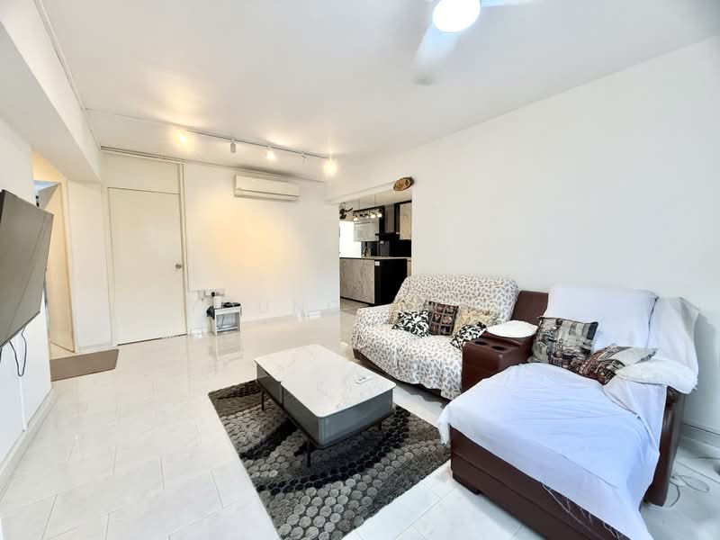 481 Pasir Ris Drive 4, 481 Pasir Ris Drive 4, 3 Bedrooms, 1,130 sqft, HDB Flat For Sale, by Young Chng, 500239166 - Living Room - PropertyGuru.com.sg