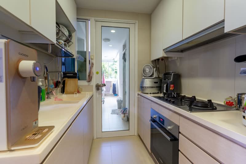 The Tampines Trilliant, 33 Tampines Central 7, 4 Bedrooms, 1,302 sqft, Condominium For Sale, by Adriel Chan, 500239215 - Kitchen - PropertyGuru.com.sg