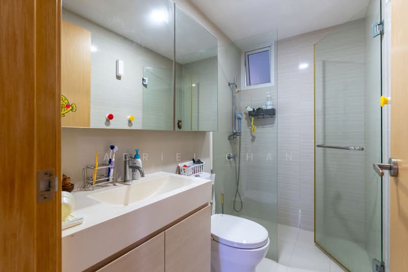 The Tampines Trilliant, 33 Tampines Central 7, 4 Bedrooms, 1,302 sqft, Condominium For Sale, by Adriel Chan, 500239215 - Bathroom - PropertyGuru.com.sg