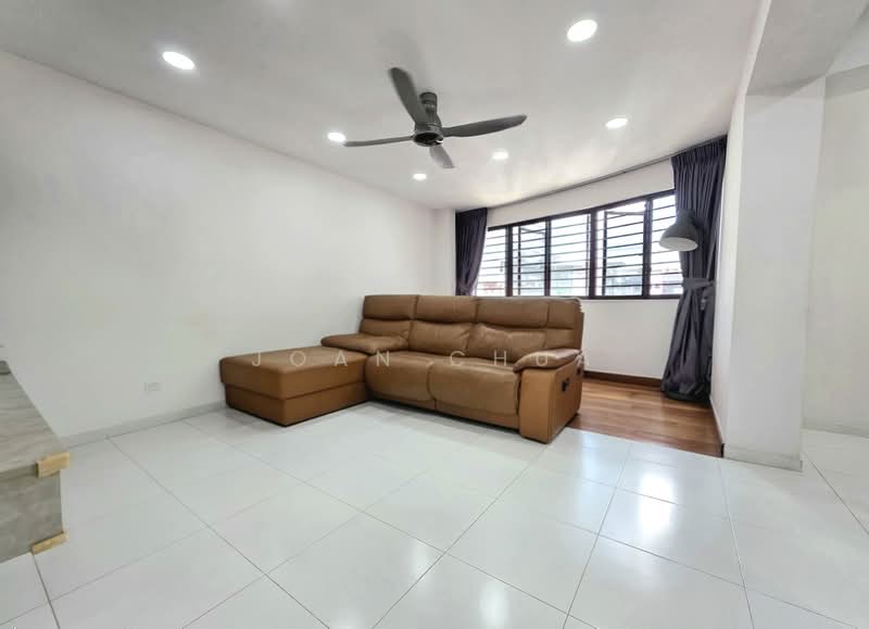 656C Jurong West Street 61, 656C Jurong West Street 61, 3 Bedrooms, 1,205 sqft, HDB Flat For Sale, by Joan Chua, 500239222 - Living Room - PropertyGuru.com.sg
