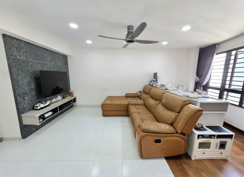 656C Jurong West Street 61, 656C Jurong West Street 61, 3 Bedrooms, 1,205 sqft, HDB Flat For Sale, by Joan Chua, 500239222 - Living Room - PropertyGuru.com.sg