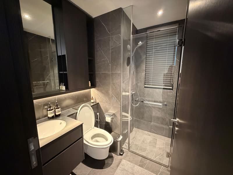 LIV @ MB, 114A Arthur Road, 2 Bedrooms, 818 sqft, Condominium For Sale, by Kin ,, 500239232 - Bathroom - PropertyGuru.com.sg