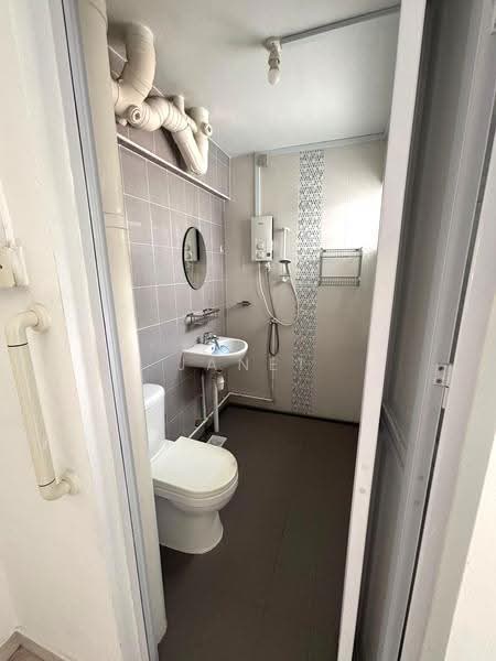 824 Woodlands Street 81, 824 Woodlands Street 81, Admiralty / Woodlands, 3 Bedrooms, 904 sqft, HDB Flat For Sale, by Janet Lim, 500239254 - Bathroom - PropertyGuru.com.sg