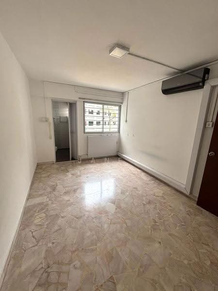 824 Woodlands Street 81, 824 Woodlands Street 81, Admiralty / Woodlands, 3 Bedrooms, 904 sqft, HDB Flat For Sale, by Janet Lim, 500239254 - Master bedroom ensuite - PropertyGuru.com.sg