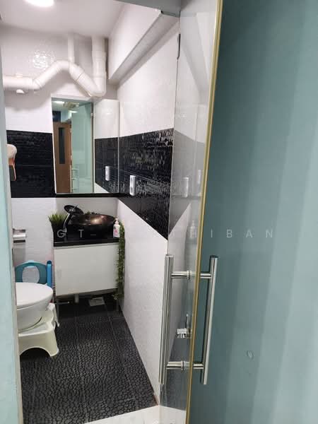 241 Jurong East Street 24, 241 Jurong East Street 24, 2 Bedrooms, 732 sqft, HDB Flat For Sale, by Agt Parthiban, 500239258 - Bathroom - PropertyGuru.com.sg