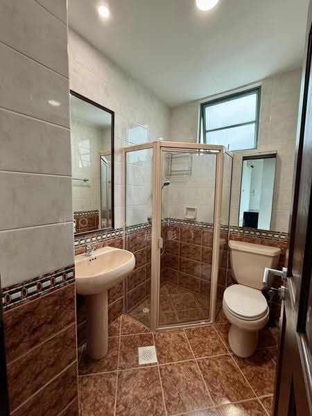 Tanglin Regency, 381 Tanglin Road, Tanglin / Holland / Bukit Timah, 3 Bedrooms, 1,109 sqft, Condominium For Rent, by Norman Koh (许启彰）, 500239285 - Common Bathroom - PropertyGuru.com.sg