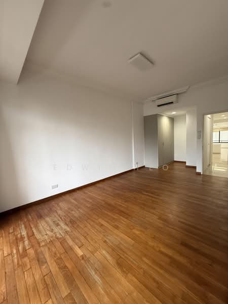 The Balmoral, 16 Balmoral Park, 4 Bedrooms, 2,895 sqft, Condominium For Sale, by Edwin Teo, 500239293 - Walk-in Wardrobe - PropertyGuru.com.sg