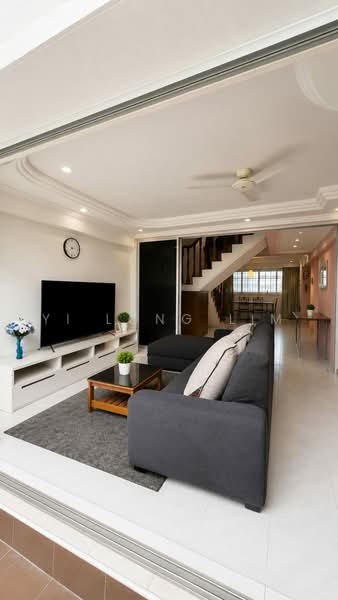 407 Jurong West Street 42, 407 Jurong West Street 42, 4 Bedrooms, 1,614 sqft, HDB Flat For Sale, by Yi Long Lim, 500239311 - Living Room - PropertyGuru.com.sg