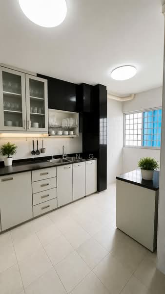 407 Jurong West Street 42, 407 Jurong West Street 42, 4 Bedrooms, 1,614 sqft, HDB Flat For Sale, by Yi Long Lim, 500239311 - Kitchen - PropertyGuru.com.sg