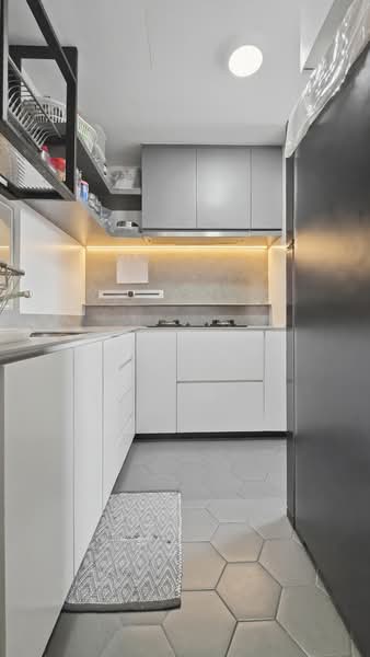 River Isles, 64 Edgedale Plains, 2 Bedrooms, 750 sqft, Condominium For Rent, by Rick Long, 500239315 - Kitchen - PropertyGuru.com.sg