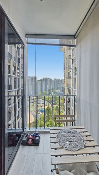 River Isles, 64 Edgedale Plains, 2 Bedrooms, 750 sqft, Condominium For Rent, by Rick Long, 500239315 - Balcony - PropertyGuru.com.sg