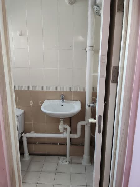 605 Ang Mo Kio Avenue 5, 605 Ang Mo Kio Avenue 5, Room Rental, 130 sqft, HDB Flat For Rent, by Dennis Lim, 500239326 - Bathroom - PropertyGuru.com.sg