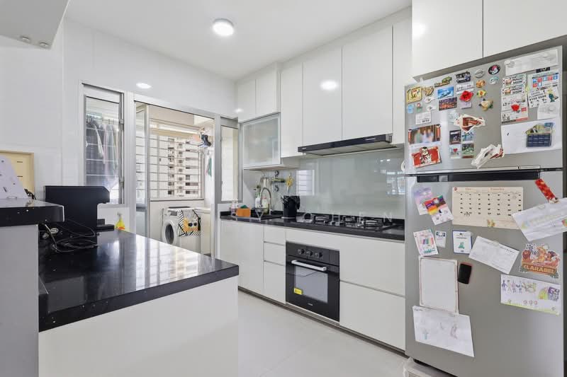 422A Northshore Drive, 422A Northshore Drive, 3 Bedrooms, 1,001 sqft, HDB Flat For Sale, by Krisy Chen, 500239339 - Kitchen - PropertyGuru.com.sg