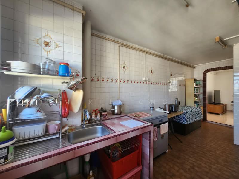 132 Bedok Reservoir Road, 132 Bedok Reservoir Road, 3 Bedrooms, 904 sqft, HDB Flat For Sale, by Martin Ong, 500239345 - Kitchen - PropertyGuru.com.sg