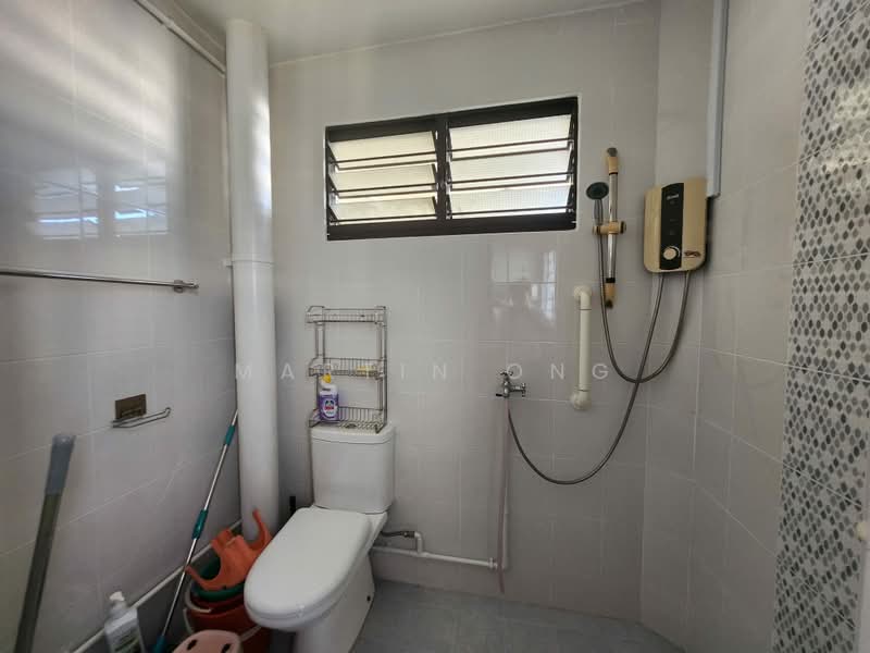 132 Bedok Reservoir Road, 132 Bedok Reservoir Road, 3 Bedrooms, 904 sqft, HDB Flat For Sale, by Martin Ong, 500239345 - Bathroom - PropertyGuru.com.sg