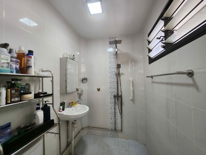 132 Bedok Reservoir Road, 132 Bedok Reservoir Road, 3 Bedrooms, 904 sqft, HDB Flat For Sale, by Martin Ong, 500239345 - Bathroom - PropertyGuru.com.sg