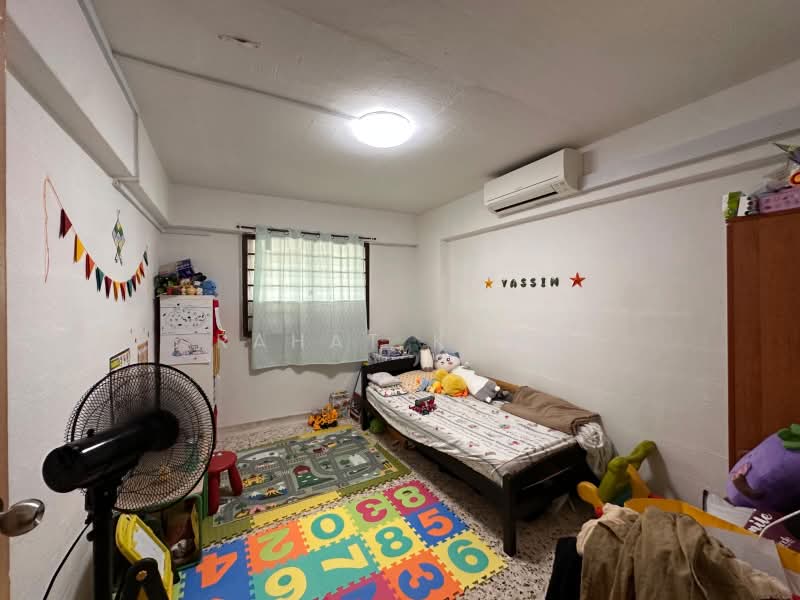 122 Bedok North Street 2, 122 Bedok North Street 2, 2 Bedrooms, 700 sqft, HDB Flat For Rent, by Rahat Khan, 500239371 - Bedroom - PropertyGuru.com.sg