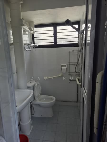 586 Cheng San Court, 586 Ang Mo Kio Avenue 3, Room Rental, 250 sqft, HDB Flat For Rent, by Zack Ng, 500239377 - Bathroom - PropertyGuru.com.sg