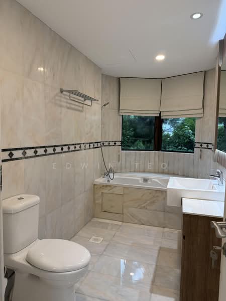 The Balmoral, 16 Balmoral Park, 4 Bedrooms, 2,985 sqft, Condominium For Rent, by Edwin Teo, 500239383 - Master Bathroom - PropertyGuru.com.sg