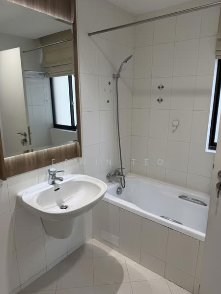 The Balmoral, 16 Balmoral Park, 4 Bedrooms, 2,985 sqft, Condominium For Rent, by Edwin Teo, 500239383 - Bedroom 1 Bathroom - PropertyGuru.com.sg