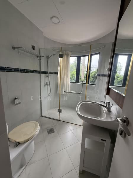 The Balmoral, 16 Balmoral Park, 4 Bedrooms, 2,985 sqft, Condominium For Rent, by Edwin Teo, 500239383 - Bedroom 2 Bathroom - PropertyGuru.com.sg