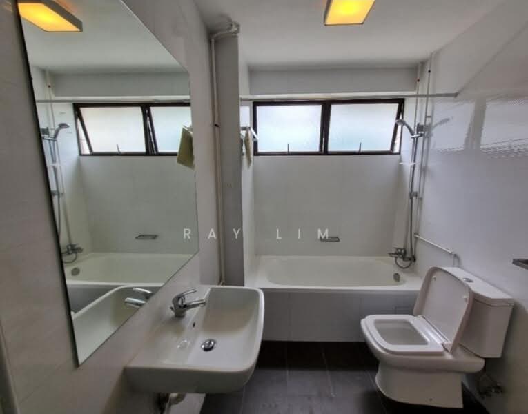 The Cairnhill, 4 Cairnhill Rise, Orchard / River Valley, 4 Bedrooms, 2,787 sqft, Condominium For Rent, by Ray Lim, 500239386 - Bathroom - PropertyGuru.com.sg