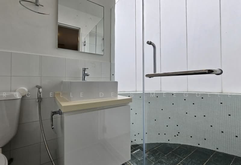 Pastoral View, 7 Bassein Road, 1 Bedroom, 614 sqft, Apartment For Rent, by Rochelle De S Meegolle, 500239390 - Bathroom - PropertyGuru.com.sg