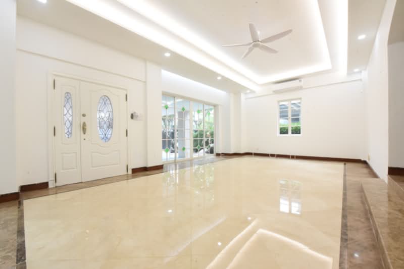 Gentle Villas, Gentle Drive, 5 Bedrooms, 7,382 sqft, Semi-Detached House For Rent, by Danielle Loh, 500239391 - Entrance - PropertyGuru.com.sg