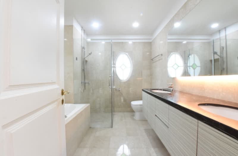 Gentle Villas, Gentle Drive, 5 Bedrooms, 7,382 sqft, Semi-Detached House For Rent, by Danielle Loh, 500239391 - Bathroom - PropertyGuru.com.sg