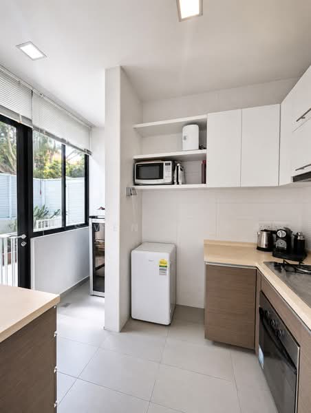 Saint Patrick's Loft, 45 Saint Patrick's Road, 4 Bedrooms, 2,217 sqft, Apartment For Sale, by Sven Hein, 500239392 - Kitchen - PropertyGuru.com.sg