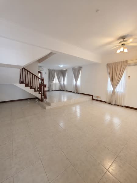Gerald Park, Gerald Park, 4 Bedrooms, 2,345 sqft, Corner Terrace For Rent, by Esmund Teo, 500239393 - Living Room - PropertyGuru.com.sg