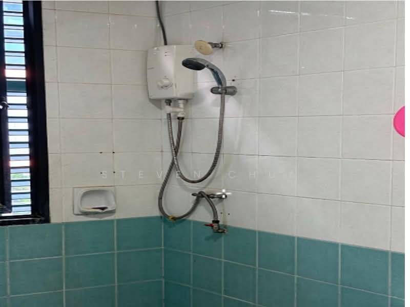 Toh Guan Centre, 21 Toh Guan Road East, 1,184 sqft, Factory / Workshop (B2) For Sale, by Steven Chua, 500239395 - Bathroom - CommercialGuru.com.sg