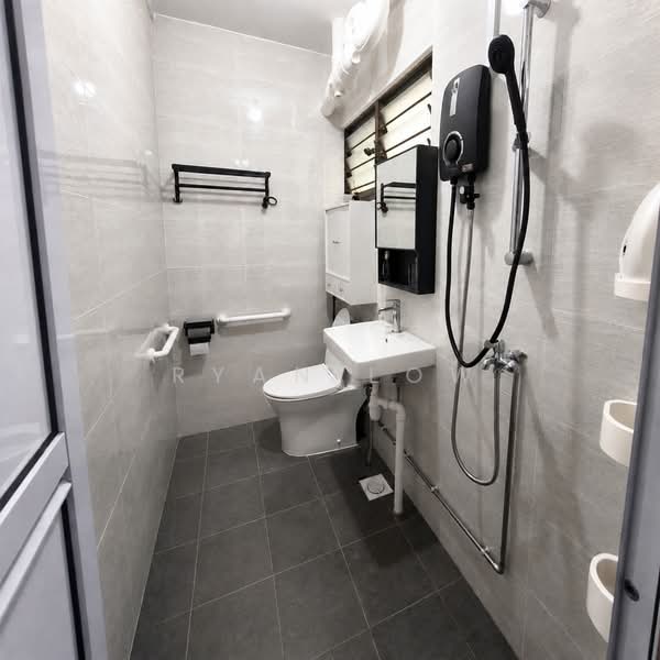 857 Woodlands Street 83, 857 Woodlands Street 83, 3 Bedrooms, 1,130 sqft, HDB Flat For Sale, by Ryan Low, 500239397 - Bathroom - PropertyGuru.com.sg