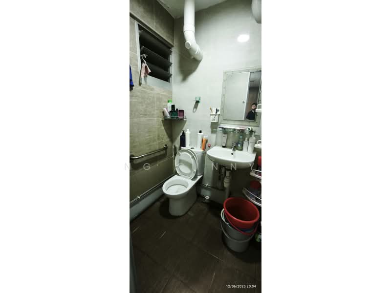 148 Bukit Batok West Avenue 6, 148 Bukit Batok West Avenue 6, 2 Bedrooms, 700 sqft, HDB Flat For Rent, by Ng Ginny, 500239402 - Bathroom - PropertyGuru.com.sg