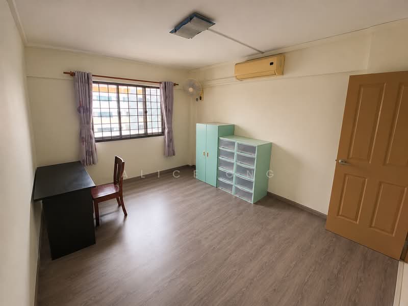 609 Yishun Street 61, 609 Yishun Street 61, 3 Bedrooms, 904 sqft, HDB Flat For Sale, by Alice Ong, 500239411 - Bedroom - PropertyGuru.com.sg