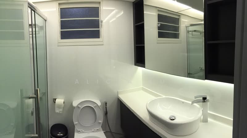668A Edgefield Plains, 668A Edgefield Plains, 3 Bedrooms, 1,216 sqft, HDB Flat For Sale, by Alicia Xu, 500239414 - Bathroom - PropertyGuru.com.sg