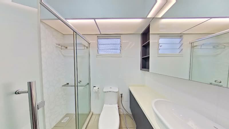668A Edgefield Plains, 668A Edgefield Plains, 3 Bedrooms, 1,216 sqft, HDB Flat For Sale, by Alicia Xu, 500239414 - Bathroom - PropertyGuru.com.sg
