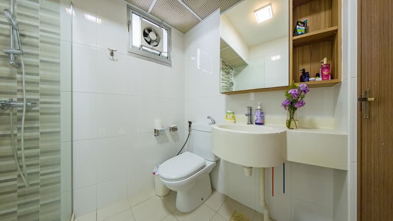 409B Northshore Drive, 409B Northshore Drive, Hougang / Punggol / Sengkang, 3 Bedrooms, 1,205 sqft, HDB Flat For Sale, by SHAHILA IRWAN, 500239416 - Master Bathroom - PropertyGuru.com.sg