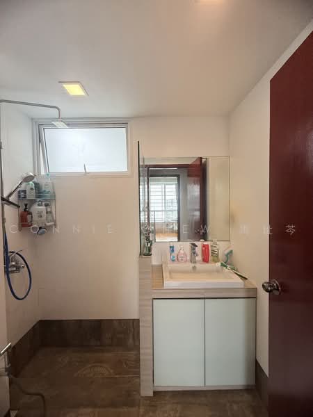 La Casa, 64 Woodlands Drive 16, 2 Bedrooms, 980 sqft, Condominium For Sale, by Connie Chew 周址芩, 500239420 - Bathroom - PropertyGuru.com.sg