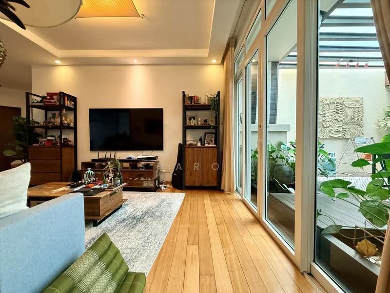 Robertson 100, 100 Robertson Quay, Orchard / River Valley, 2 Bedrooms, 1,109 sqft, Apartment For Rent, by Sharon Ong 王惠芳, 500239422 - Living Room - PropertyGuru.com.sg