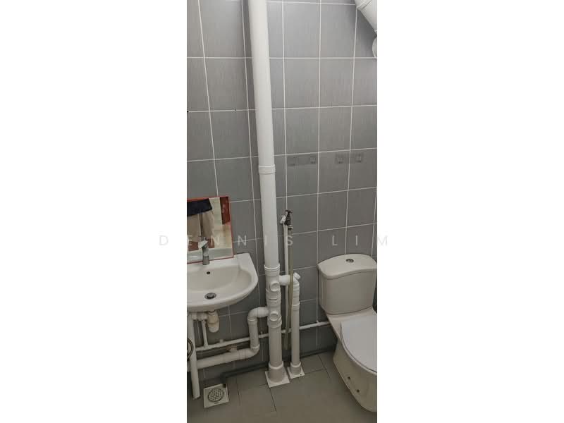 108 Ang Mo Kio Avenue 4, 108 Ang Mo Kio Avenue 4, Ang Mo Kio / Bishan / Thomson, 2 Bedrooms, 721 sqft, HDB Flat For Sale, by Dennis Lim, 500239429 - Bathroom - PropertyGuru.com.sg