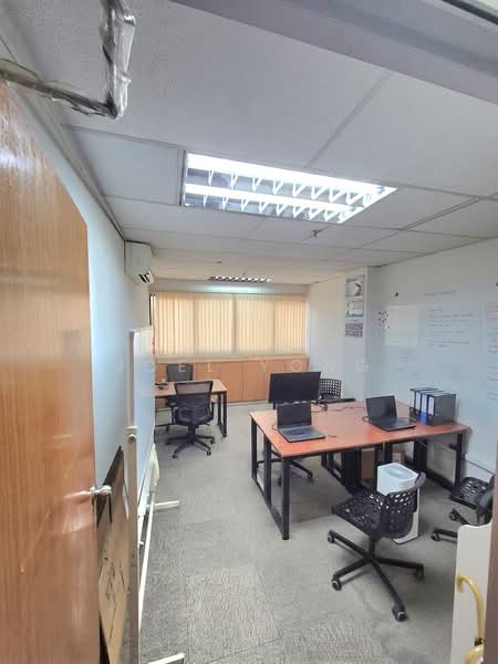 no gst! window unit for rent @ kallang pudding!, no gst! rent cover utility bills! window unit!, 200 sqft, Light Industrial (B1) For Rent, by Joel Yong, 500239439 - CommercialGuru.com.sg