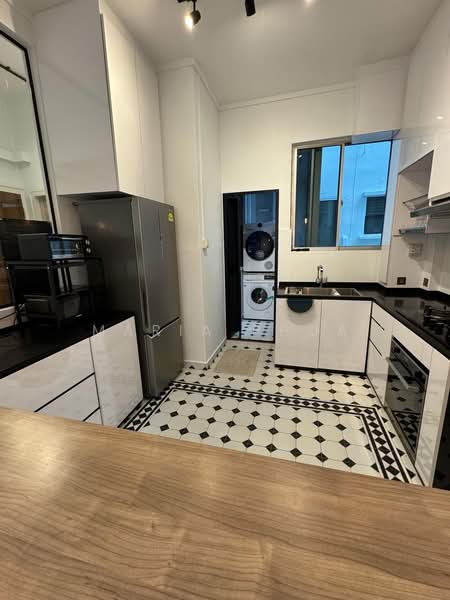 Kim Sia Court, 1 Jalan Jintan, Room Rental, 180 sqft, Apartment For Rent, by Maria Phua, 500239470 - Kitchen - PropertyGuru.com.sg
