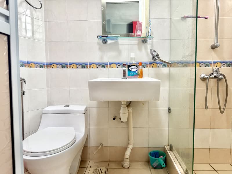 688F Woodlands Drive 75, 688F Woodlands Drive 75, 3 Bedrooms, 1,184 sqft, HDB Flat For Sale, by Haziq Irwan, 500239518 - Bathroom - PropertyGuru.com.sg